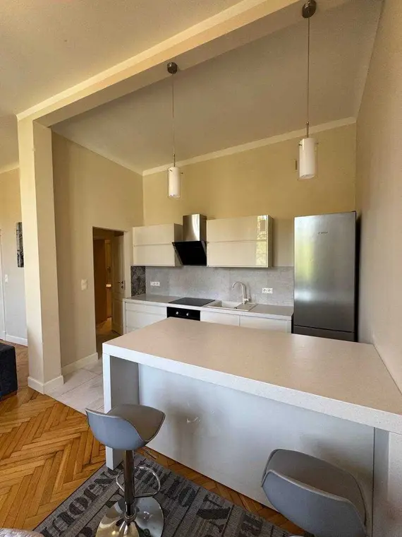 Elegancki apartament z widokiem na Park Krasińskich — ul. Miodowa 26 — Śródmieście (Stare Miasto), 2 pok., 61 m²