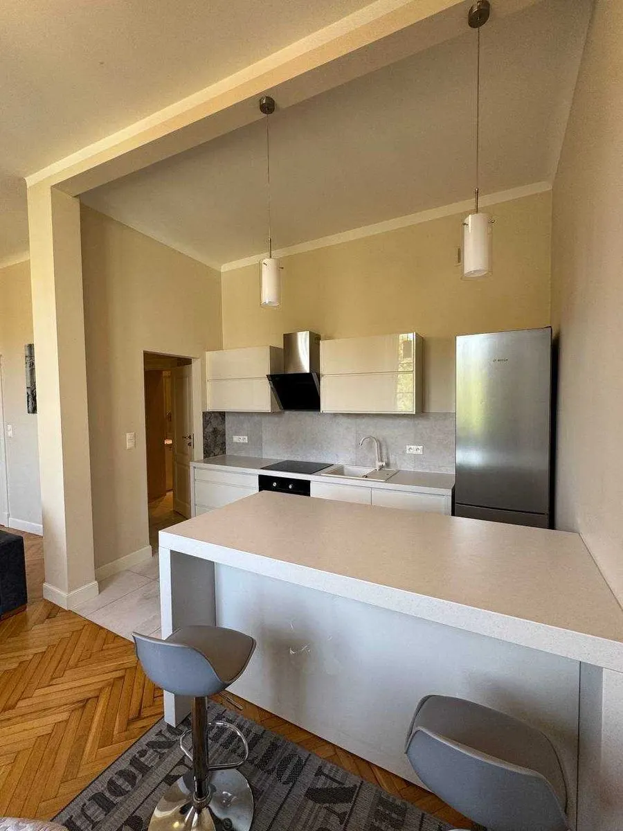 Elegancki apartament z widokiem na Park Krasińskich — ul. Miodowa 26 — 1