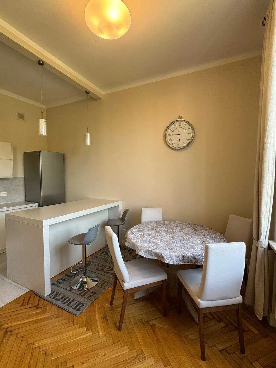 Elegancki apartament z widokiem na Park Krasińskich — ul. Miodowa 26 — 3