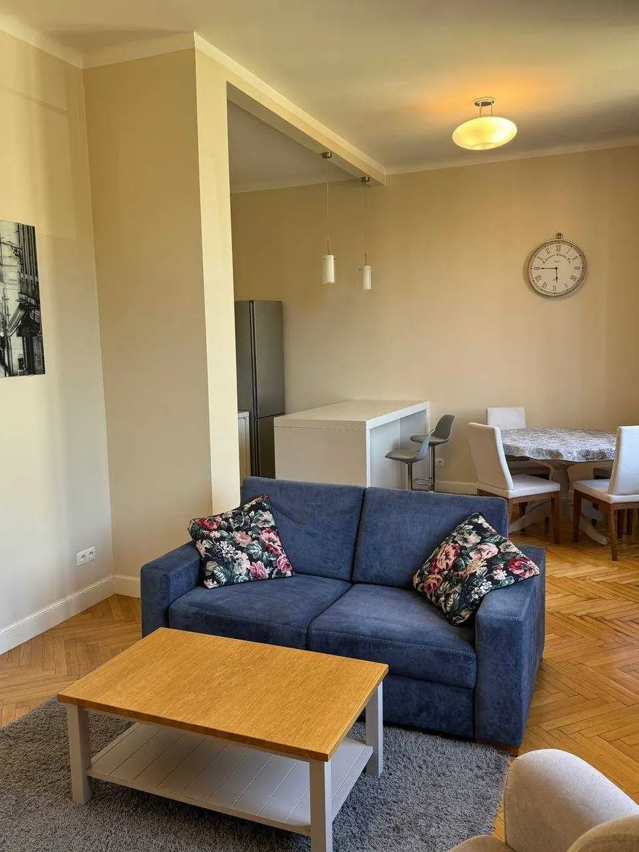 Elegancki apartament z widokiem na Park Krasińskich — ul. Miodowa 26 — 4
