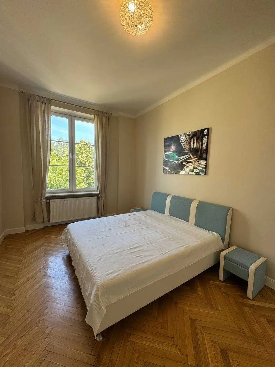 Elegancki apartament z widokiem na Park Krasińskich — ul. Miodowa 26 — 6