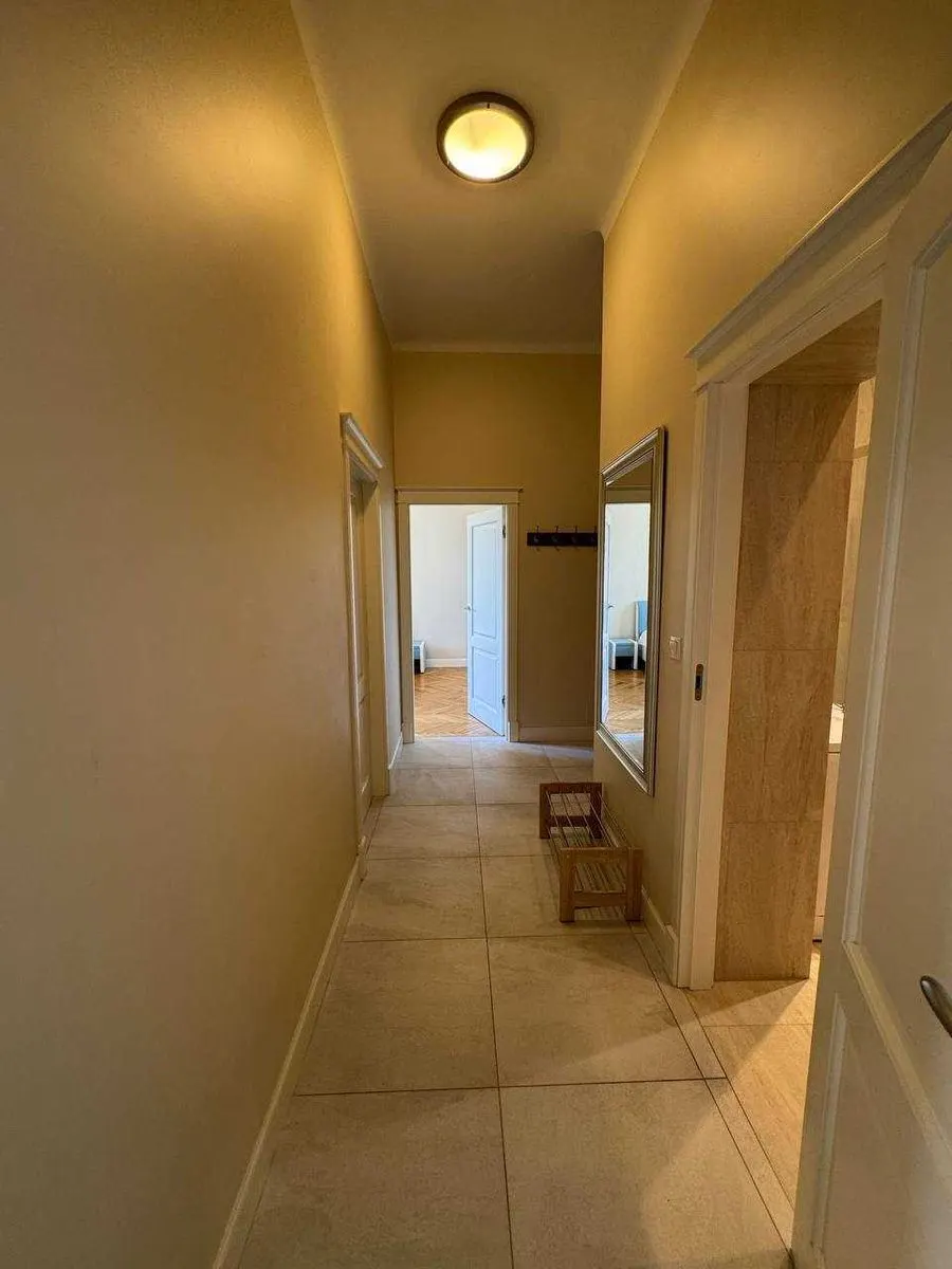 Elegancki apartament z widokiem na Park Krasińskich — ul. Miodowa 26 — 8